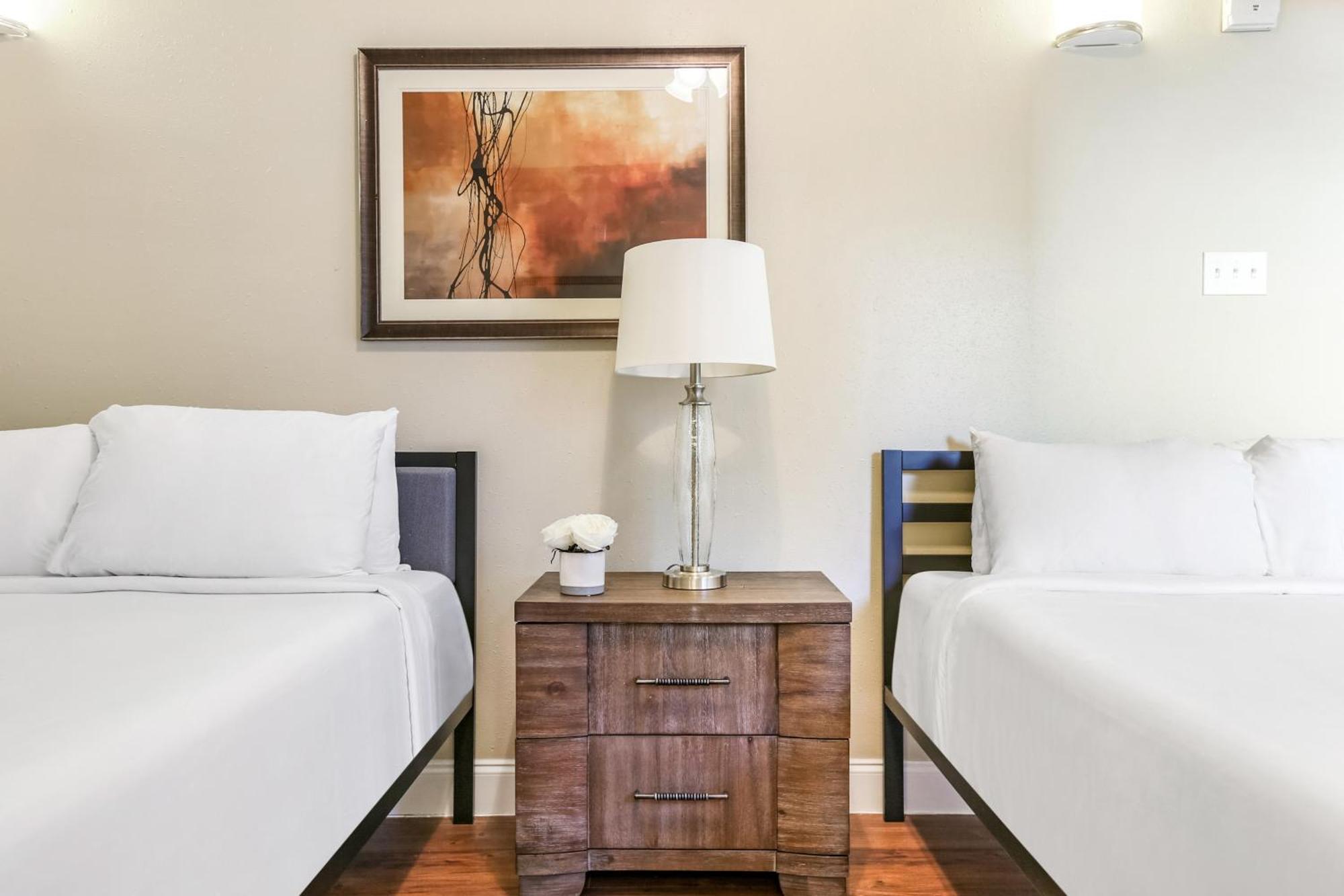 Apartment Spacious And Fully Furnished Near St. Charles