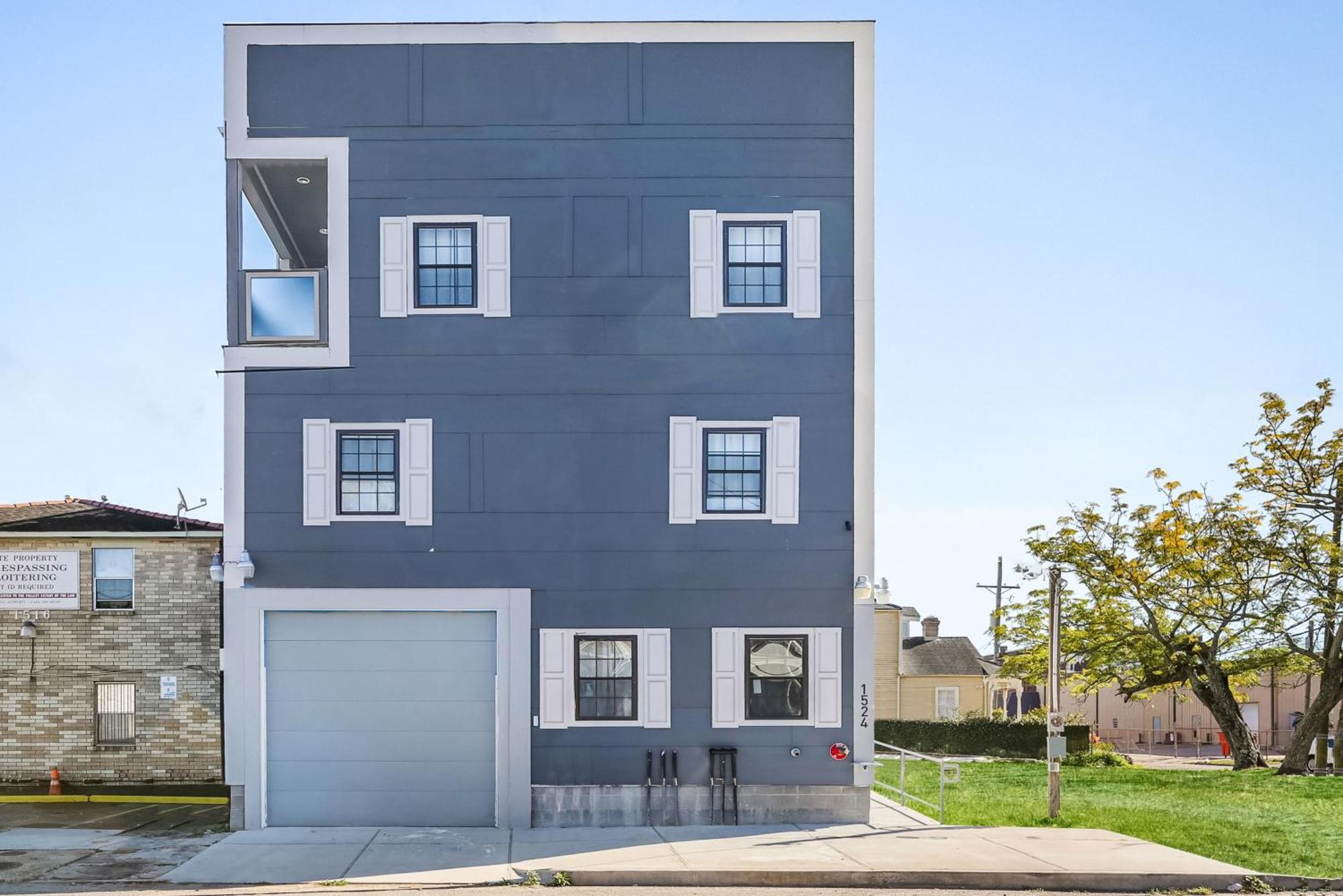 Spacious And Fully Furnished Near St. Charles Apartment New Orleans