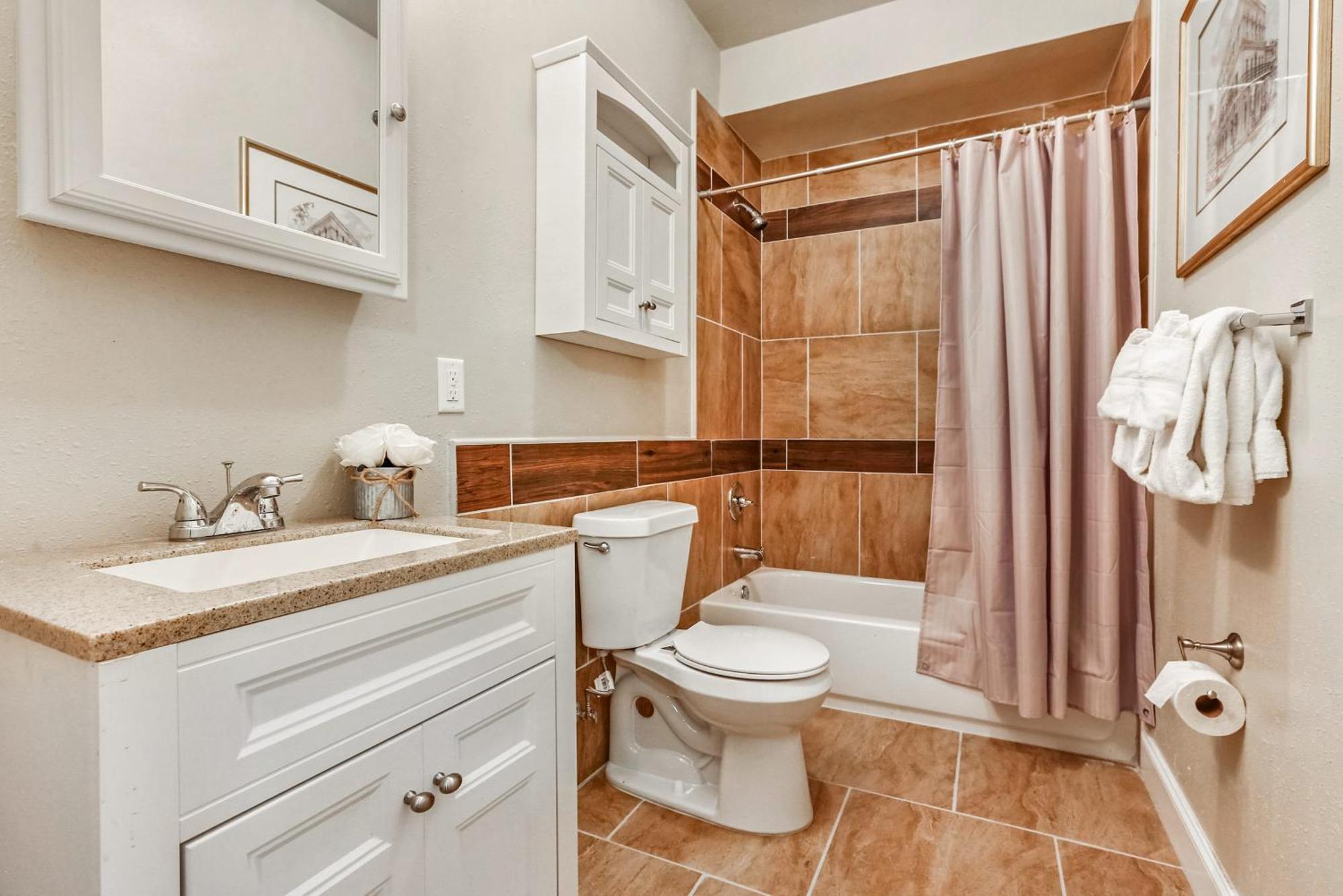 Apartment Spacious And Fully Furnished Near St. Charles New Orleans
