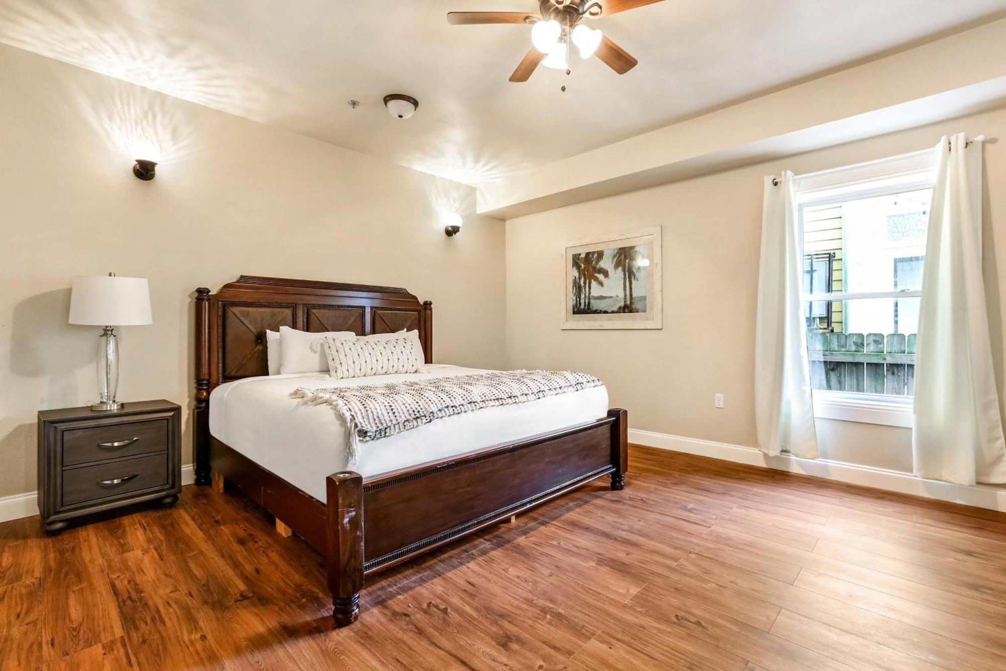 Apartment Spacious And Fully Furnished Near St. Charles