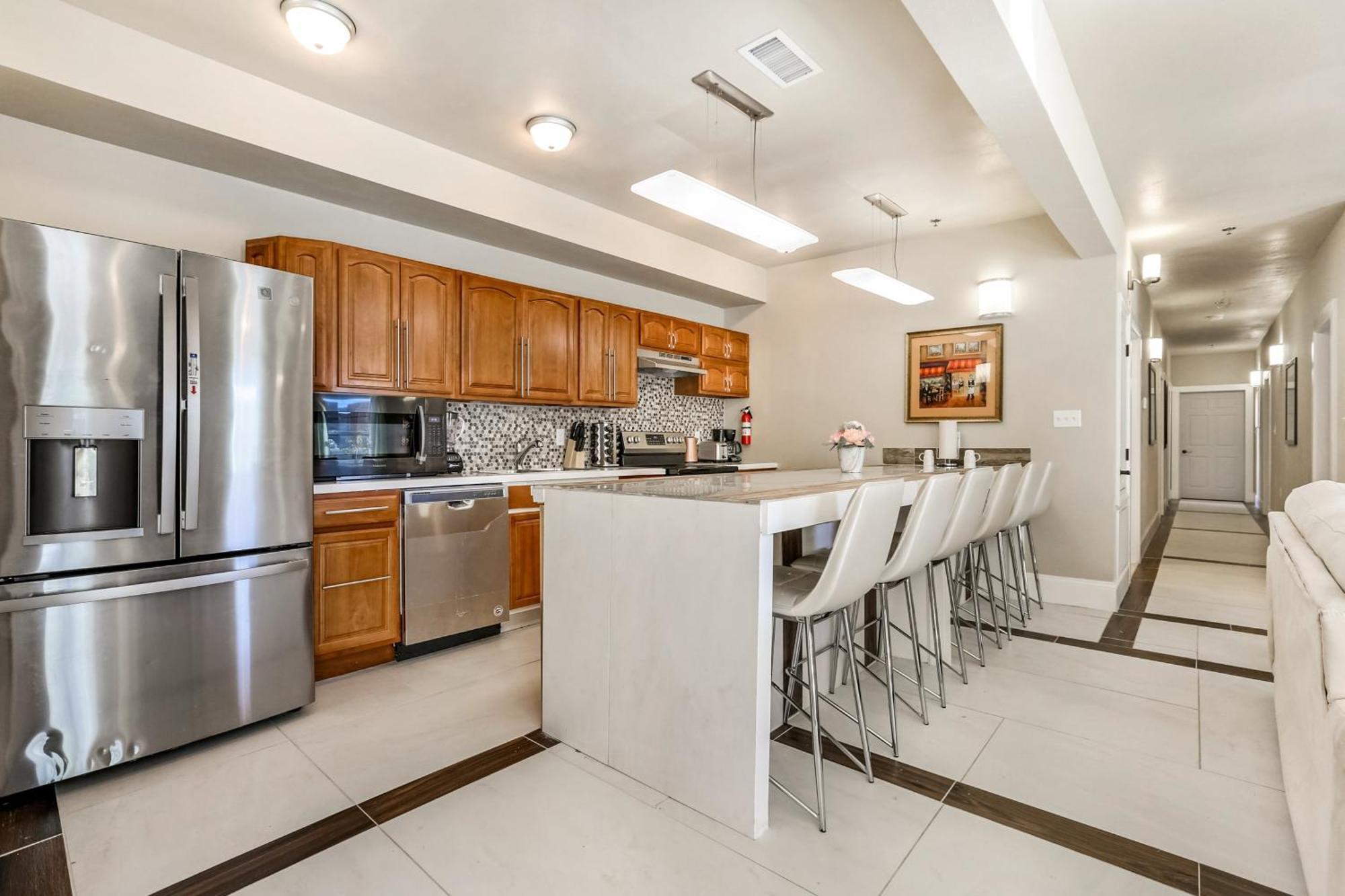 Spacious And Fully Furnished Near St. Charles *