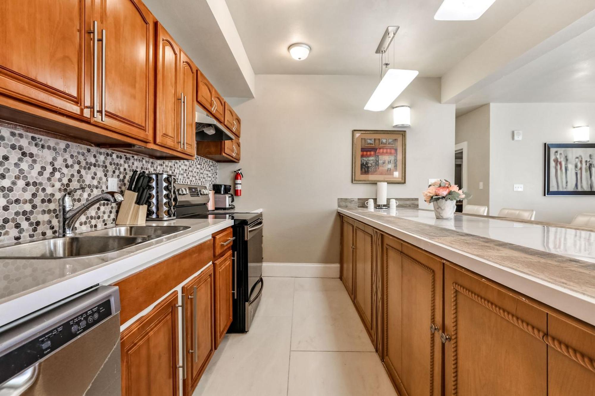 Spacious And Fully Furnished Near St. Charles * New Orleans
