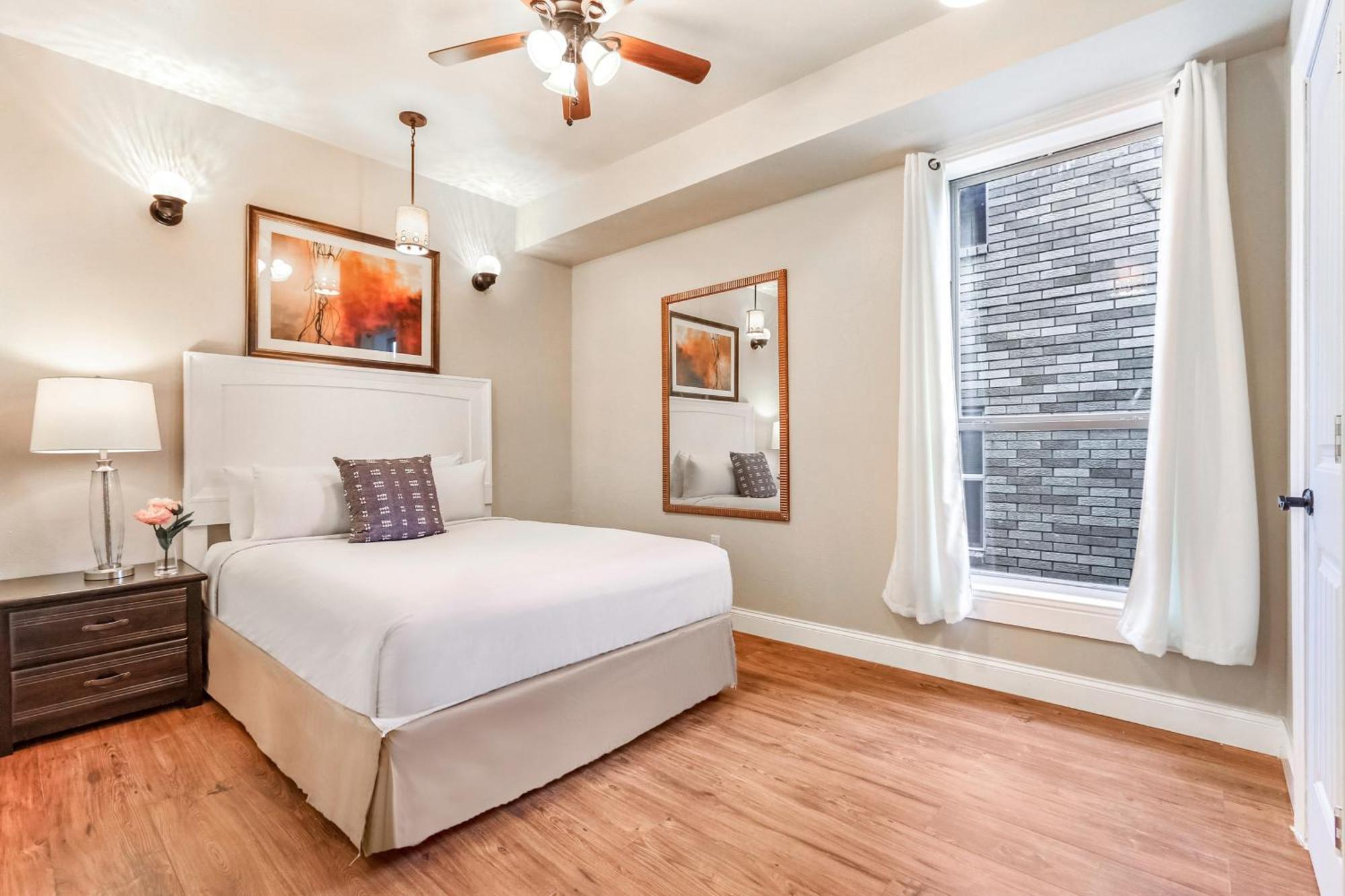 Apartment Spacious And Fully Furnished Near St. Charles