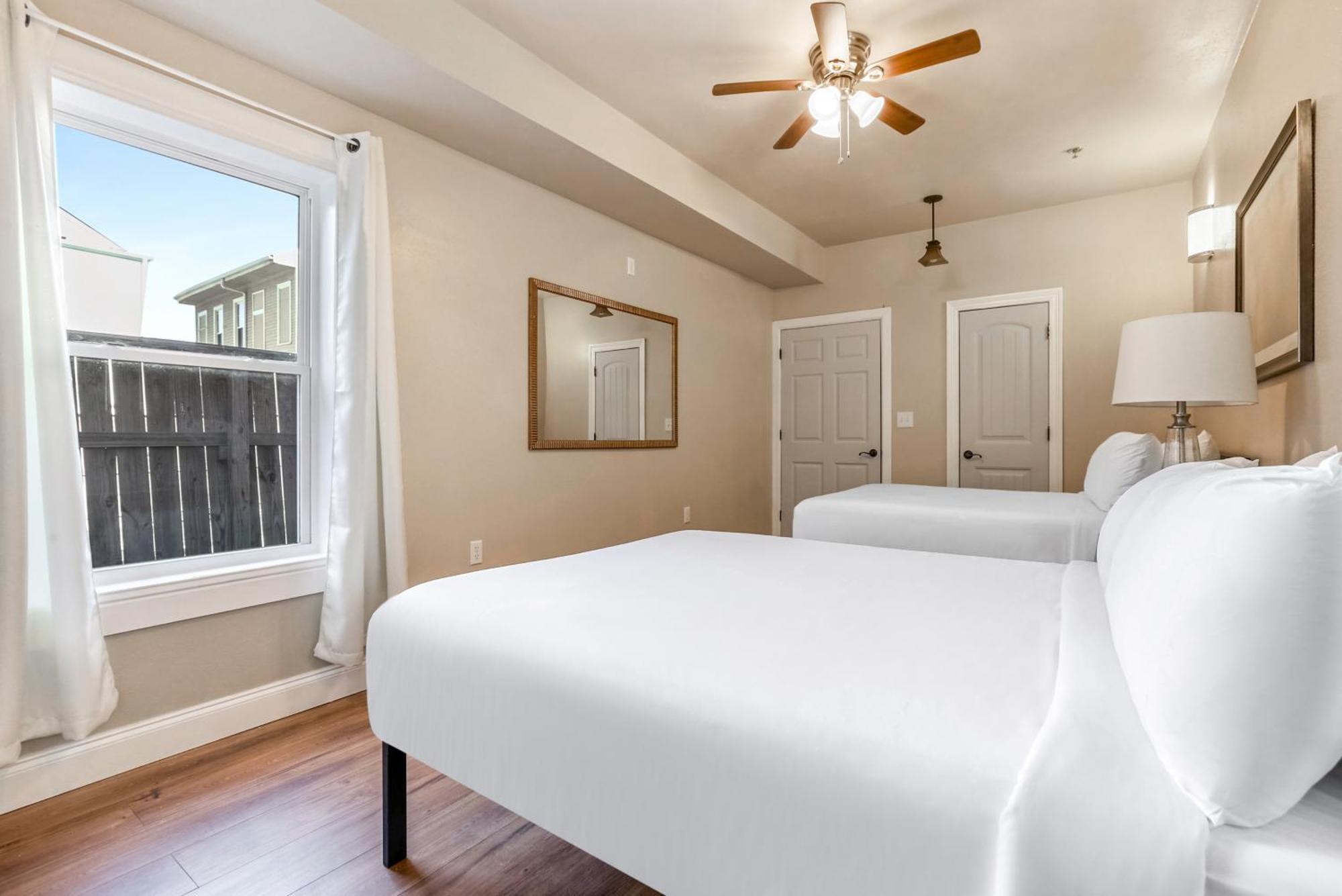 Spacious And Fully Furnished Near St. Charles